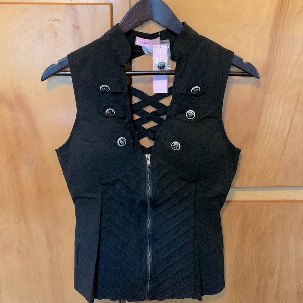 BLACK VEST TOP
